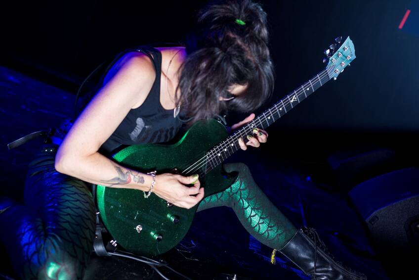 samantha bennett vance guitars bare knuckle pickups